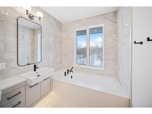 2303 13 Street Nw, Calgary, AB - Indoor Photo Showing Bathroom