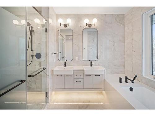 2303 13 Street Nw, Calgary, AB - Indoor Photo Showing Bathroom