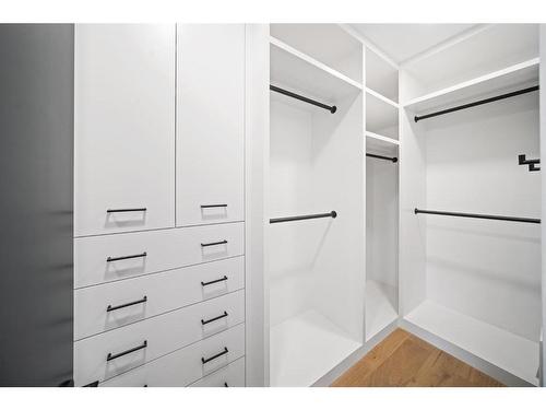 2303 13 Street Nw, Calgary, AB - Indoor With Storage