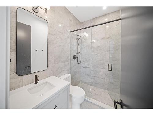 2303 13 Street Nw, Calgary, AB - Indoor Photo Showing Bathroom