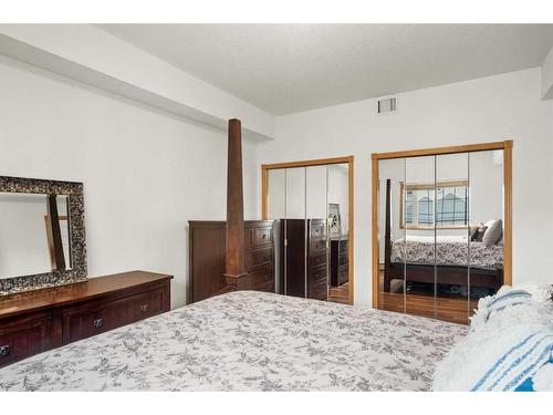 233-223 Tuscany Springs Boulevard Nw, Calgary, AB - Indoor Photo Showing Bedroom