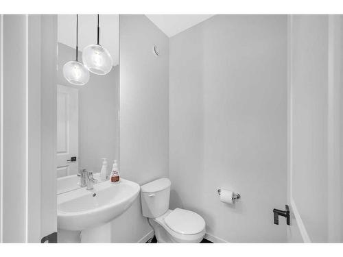 43 Sage Hill Lane Nw, Calgary, AB - Indoor Photo Showing Bathroom