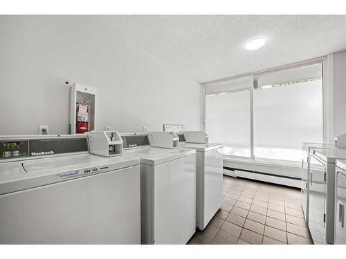 401-1236 15 Avenue Sw, Calgary, AB - Indoor Photo Showing Laundry Room