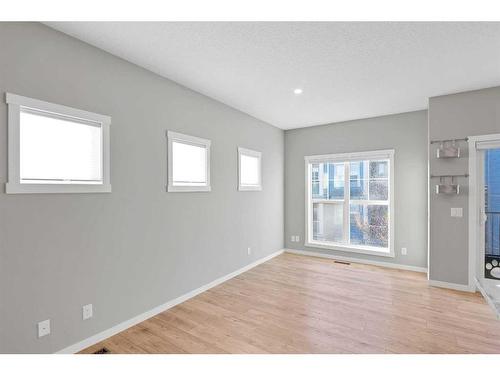 681-101 Sunset Drive, Cochrane, AB - Indoor Photo Showing Other Room