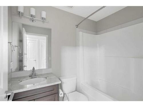 681-101 Sunset Drive, Cochrane, AB - Indoor Photo Showing Bathroom