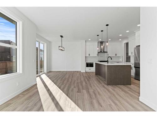 15 Sandpiper Bend, Chestermere, AB - Indoor Photo Showing Kitchen