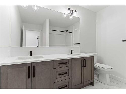 15 Sandpiper Bend, Chestermere, AB - Indoor Photo Showing Bathroom