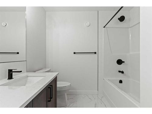 15 Sandpiper Bend, Chestermere, AB - Indoor Photo Showing Bathroom