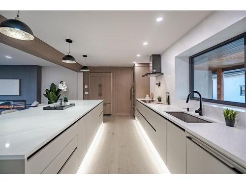 103 Lissington Drive Sw, Calgary, AB - Indoor Photo Showing Kitchen