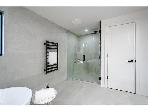 103 Lissington Drive Sw, Calgary, AB - Indoor Photo Showing Bathroom