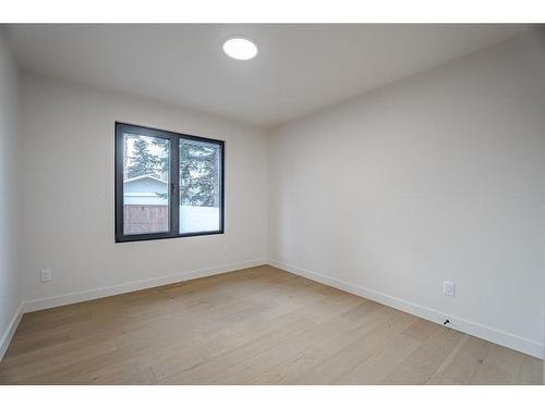 103 Lissington Drive Sw, Calgary, AB - Indoor Photo Showing Other Room