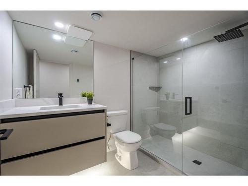 103 Lissington Drive Sw, Calgary, AB - Indoor Photo Showing Bathroom