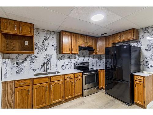 143 Erin Meadow Green Se, Calgary, AB - Indoor Photo Showing Kitchen With Double Sink