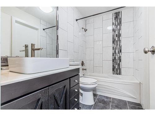 143 Erin Meadow Green Se, Calgary, AB - Indoor Photo Showing Bathroom