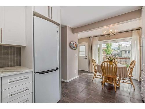 137 Woodfield Close Sw, Calgary, AB - Indoor