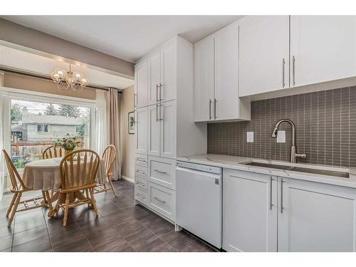 137 Woodfield Close Sw, Calgary, AB - Indoor