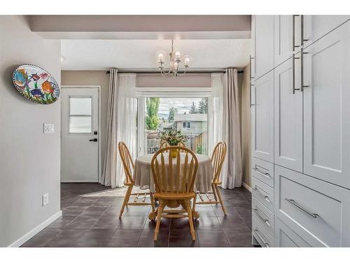 137 Woodfield Close Sw, Calgary, AB - Indoor Photo Showing Dining Room