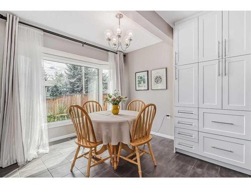 137 Woodfield Close Sw, Calgary, AB - Indoor Photo Showing Dining Room