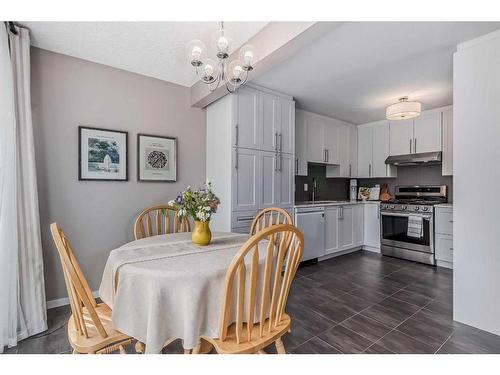 137 Woodfield Close Sw, Calgary, AB - Indoor Photo Showing Dining Room