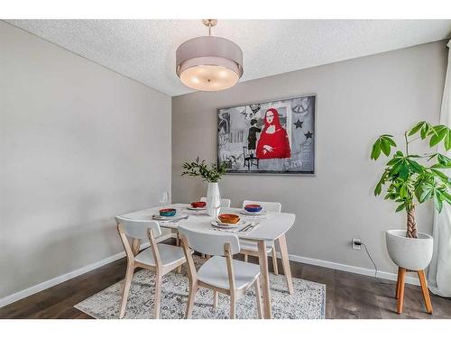 137 Woodfield Close Sw, Calgary, AB - Indoor Photo Showing Dining Room