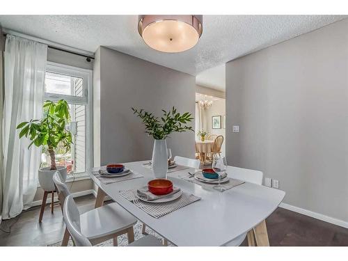 137 Woodfield Close Sw, Calgary, AB - Indoor Photo Showing Dining Room