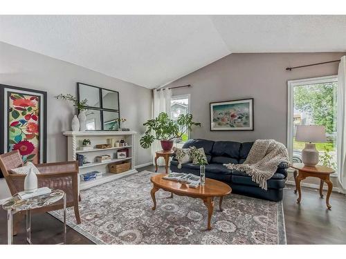 137 Woodfield Close Sw, Calgary, AB - Indoor Photo Showing Living Room