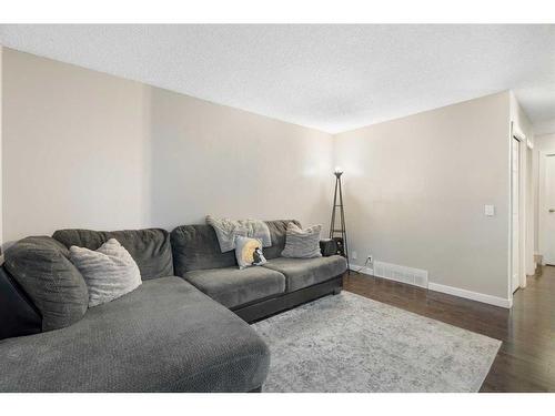 15-3200 60 Street Ne, Calgary, AB - Indoor Photo Showing Living Room