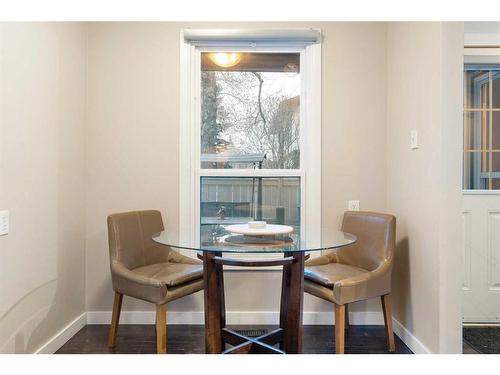 15-3200 60 Street Ne, Calgary, AB - Indoor Photo Showing Dining Room