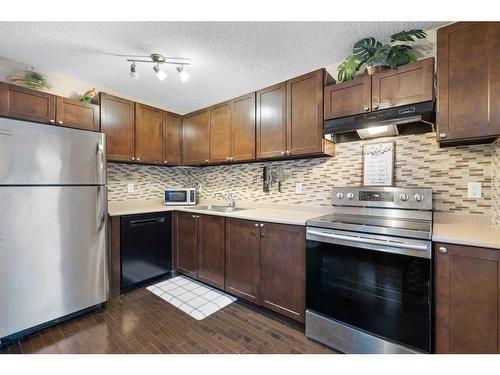 15-3200 60 Street Ne, Calgary, AB - Indoor Photo Showing Kitchen With Stainless Steel Kitchen