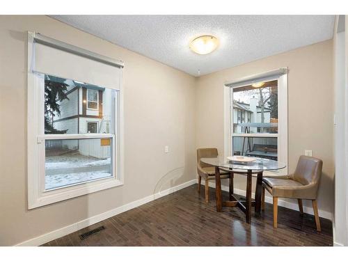 15-3200 60 Street Ne, Calgary, AB - Indoor Photo Showing Dining Room