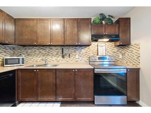 15-3200 60 Street Ne, Calgary, AB - Indoor Photo Showing Kitchen With Double Sink