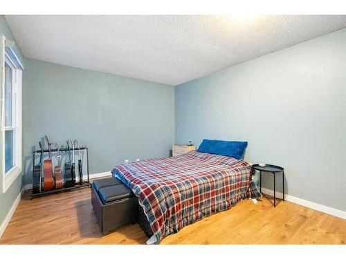 15-3200 60 Street Ne, Calgary, AB - Indoor Photo Showing Bedroom