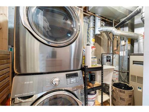 15-3200 60 Street Ne, Calgary, AB - Indoor Photo Showing Laundry Room