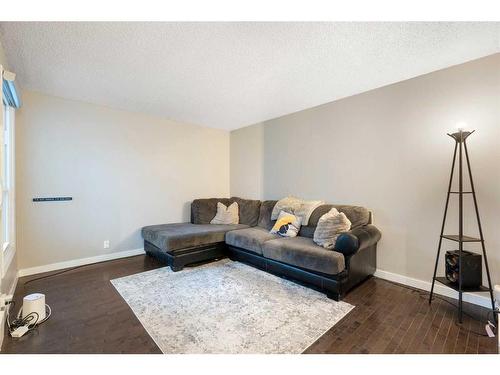 15-3200 60 Street Ne, Calgary, AB - Indoor Photo Showing Living Room