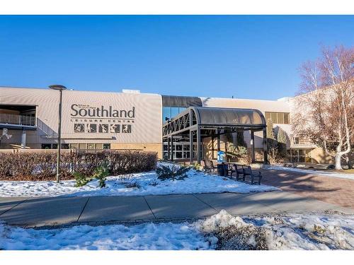 315-10120 Brookpark Boulevard Sw, Calgary, AB - Outdoor