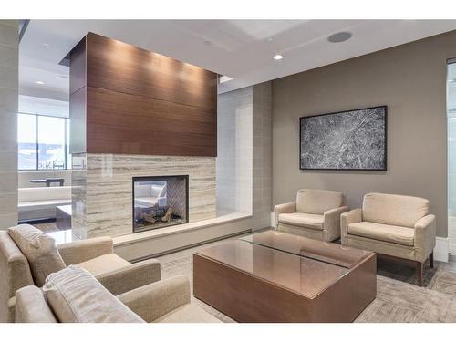 617-222 Riverfront Avenue Sw, Calgary, AB - Indoor Photo Showing Living Room With Fireplace