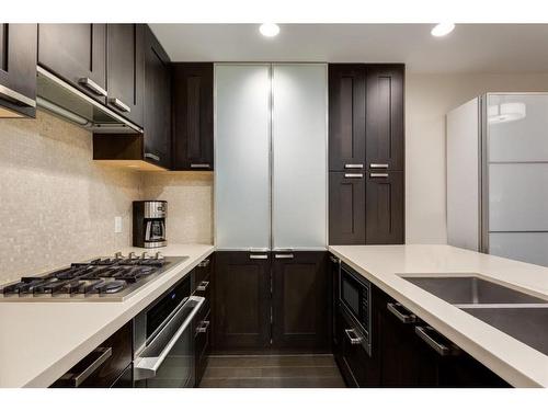 617-222 Riverfront Avenue Sw, Calgary, AB - Indoor Photo Showing Kitchen With Upgraded Kitchen