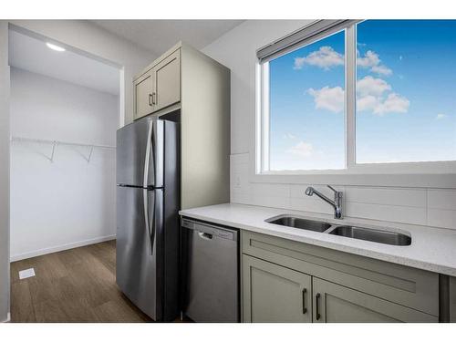 180 Belmont Way, Calgary, AB - Indoor Photo Showing Kitchen With Double Sink