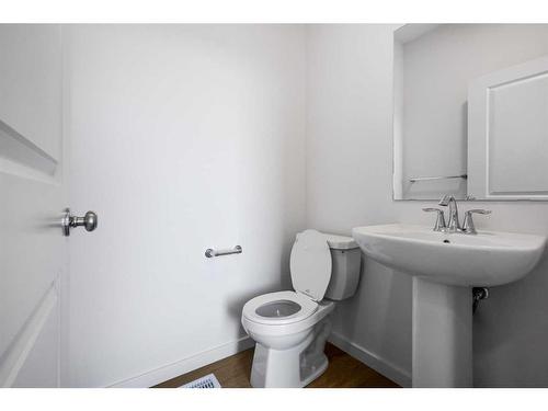 180 Belmont Way, Calgary, AB - Indoor Photo Showing Bathroom