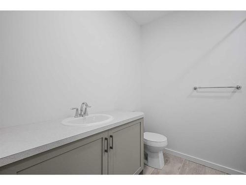 180 Belmont Way, Calgary, AB - Indoor Photo Showing Bathroom