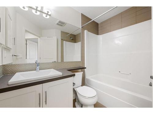 47 Sherwood Row Nw, Calgary, AB - Indoor Photo Showing Bathroom