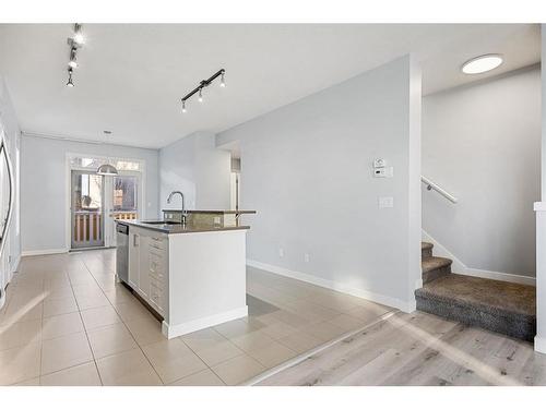 47 Sherwood Row Nw, Calgary, AB - Indoor Photo Showing Kitchen