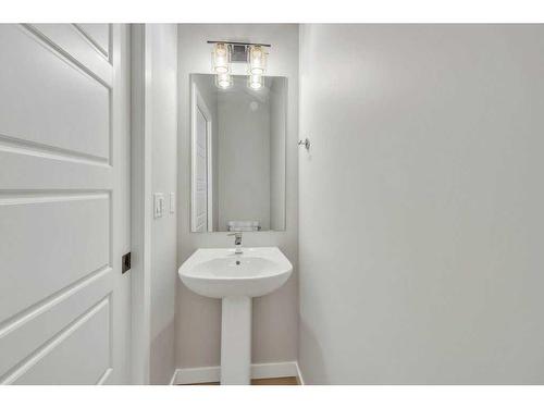 34 Lewiston Way, Calgary, AB - Indoor Photo Showing Bathroom