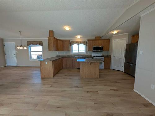 33525 Range Road 41, Rural Mountain View County, AB - Indoor Photo Showing Kitchen