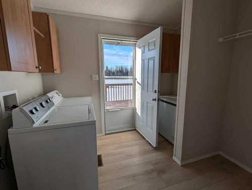 33525 Range Road 41, Rural Mountain View County, AB - Indoor Photo Showing Laundry Room