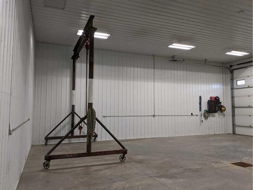 33525 Range Road 41, Rural Mountain View County, AB - Indoor Photo Showing Garage