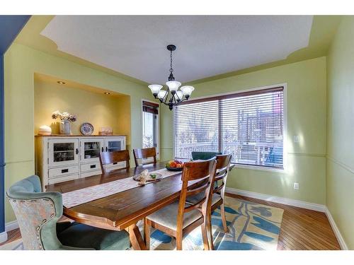 912 Shawnee Drive Sw, Calgary, AB - Indoor Photo Showing Dining Room