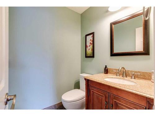 912 Shawnee Drive Sw, Calgary, AB - Indoor Photo Showing Bathroom