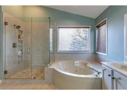 912 Shawnee Drive Sw, Calgary, AB - Indoor Photo Showing Bathroom