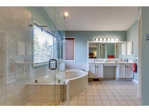 912 Shawnee Drive Sw, Calgary, AB - Indoor Photo Showing Bathroom